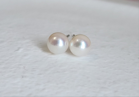 Akoya sea pearl earring