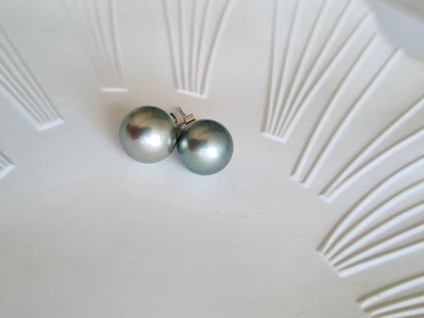 Tahitian grey sea pearl earring