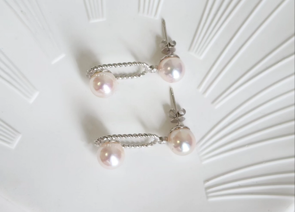 Akoya sea pearl earring