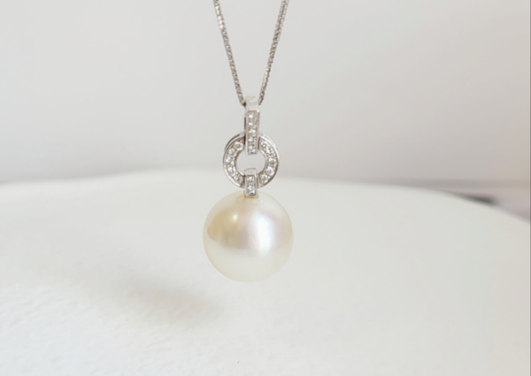 South sea white pendant