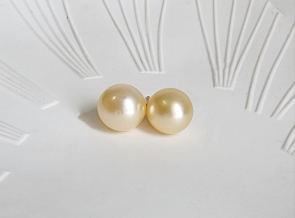 South sea pearl earring