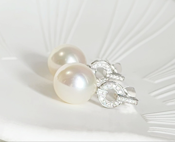 South sea white pearl earring