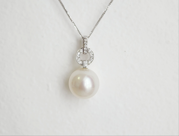 South sea white pendant