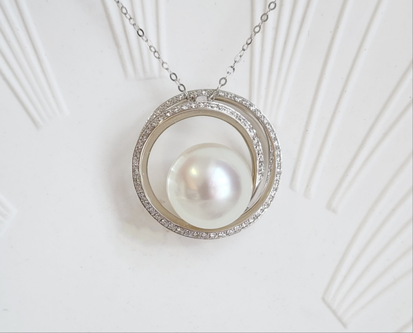 South sea white pearl pendant