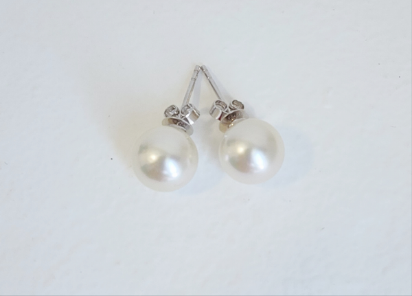 South sea white pearl earring