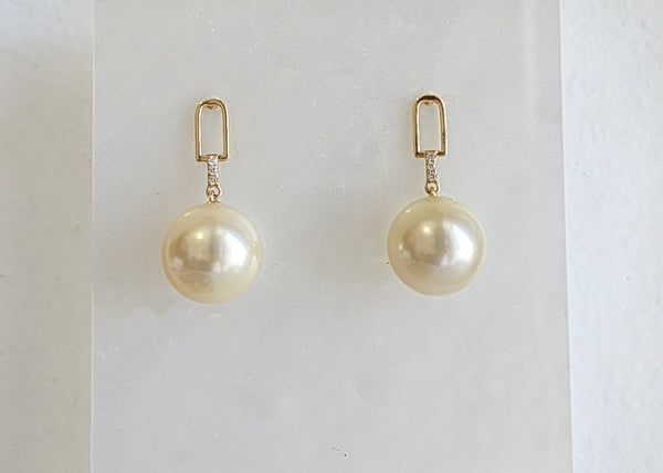 South sea light gold earring
