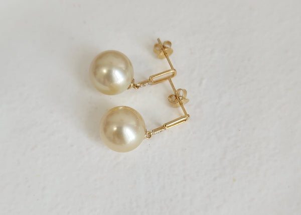 South sea light gold earring